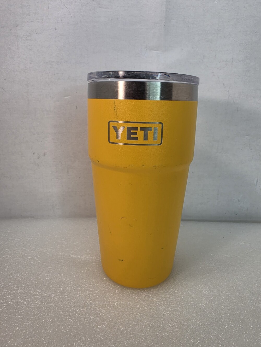 YETI  Rambler 20oz Rambler Stavkable  Mug Alpine Yellow w/Magslider Lid.